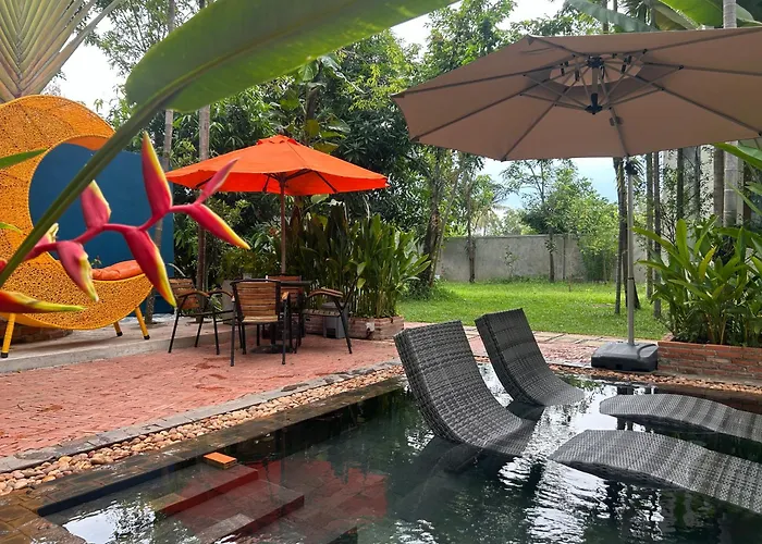 Dom wakacyjny Work Remotely From Our Duplex Loft, King Bed, Pool & Garden, Soundbar *