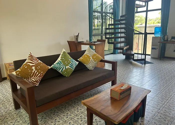 Dom wakacyjny Work Remotely From Our Duplex Loft, King Bed, Pool & Garden, Soundbar *