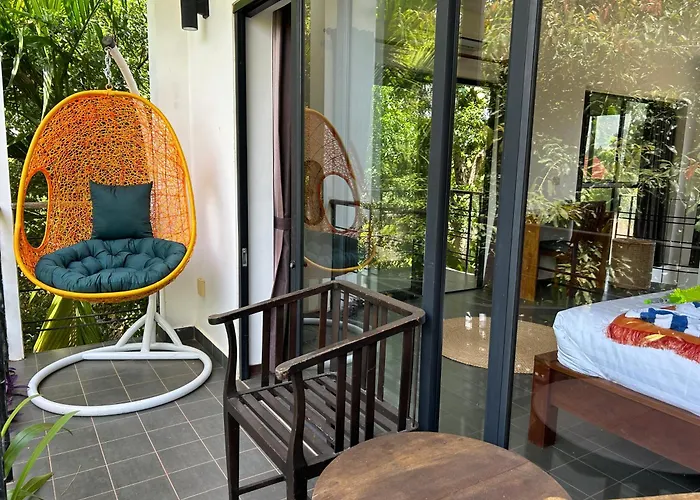 Work Remotely From Our Duplex Loft, King Bed, Pool & Garden, Soundbar *