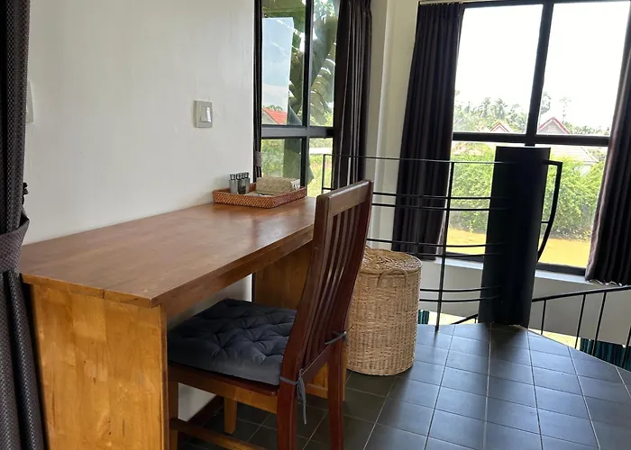 Work Remotely From Our Duplex Loft, King Bed, Pool & Garden, Soundbar Dom wakacyjny *