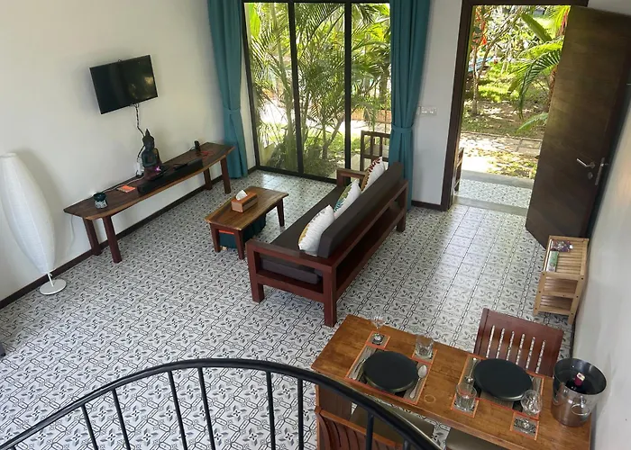 Work Remotely From Our Duplex Loft, King Bed, Pool & Garden, Soundbar