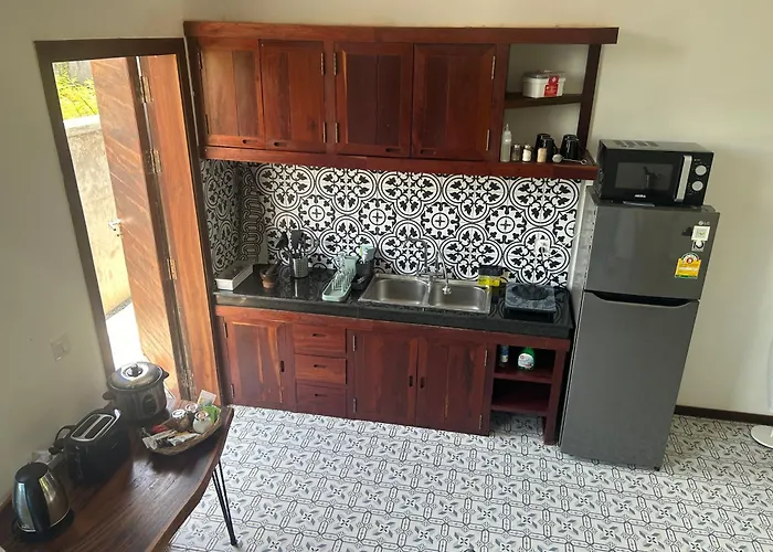 Work Remotely From Our Duplex Loft, King Bed, Pool & Garden, Soundbar *