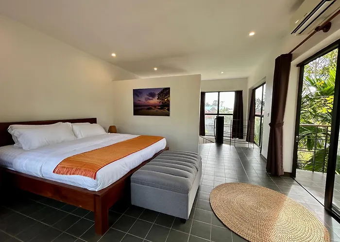 Dom wakacyjny Work Remotely From Our Duplex Loft, King Bed, Pool & Garden, Soundbar *