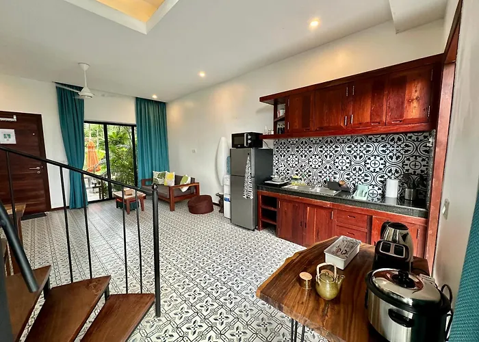 Dom wakacyjny Work Remotely From Our Duplex Loft, King Bed, Pool & Garden, Soundbar