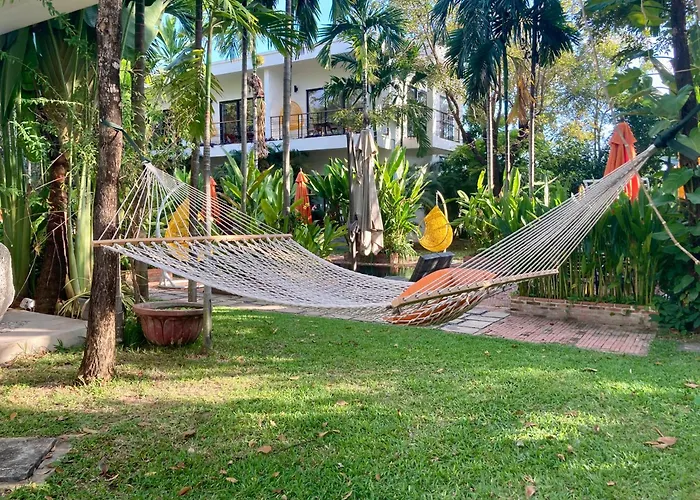 Work Remotely From Our Duplex Loft, King Bed, Pool & Garden, Soundbar