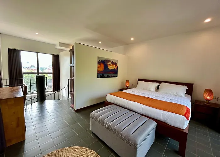 Dom wakacyjny Work Remotely From Our Duplex Loft, King Bed, Pool & Garden, Soundbar Siem Reap