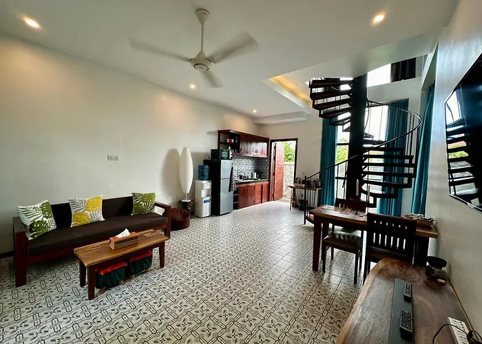 Work Remotely From Our Duplex Loft, King Bed, Pool & Garden, Soundbar