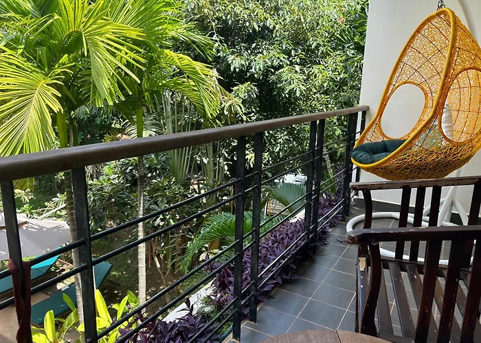 Dom wakacyjny Work Remotely From Our Duplex Loft, King Bed, Pool & Garden, Soundbar