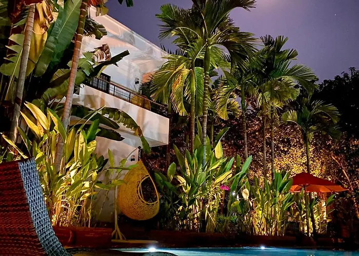 Work Remotely From Our Duplex Loft, King Bed, Pool & Garden, Soundbar Dom wakacyjny *